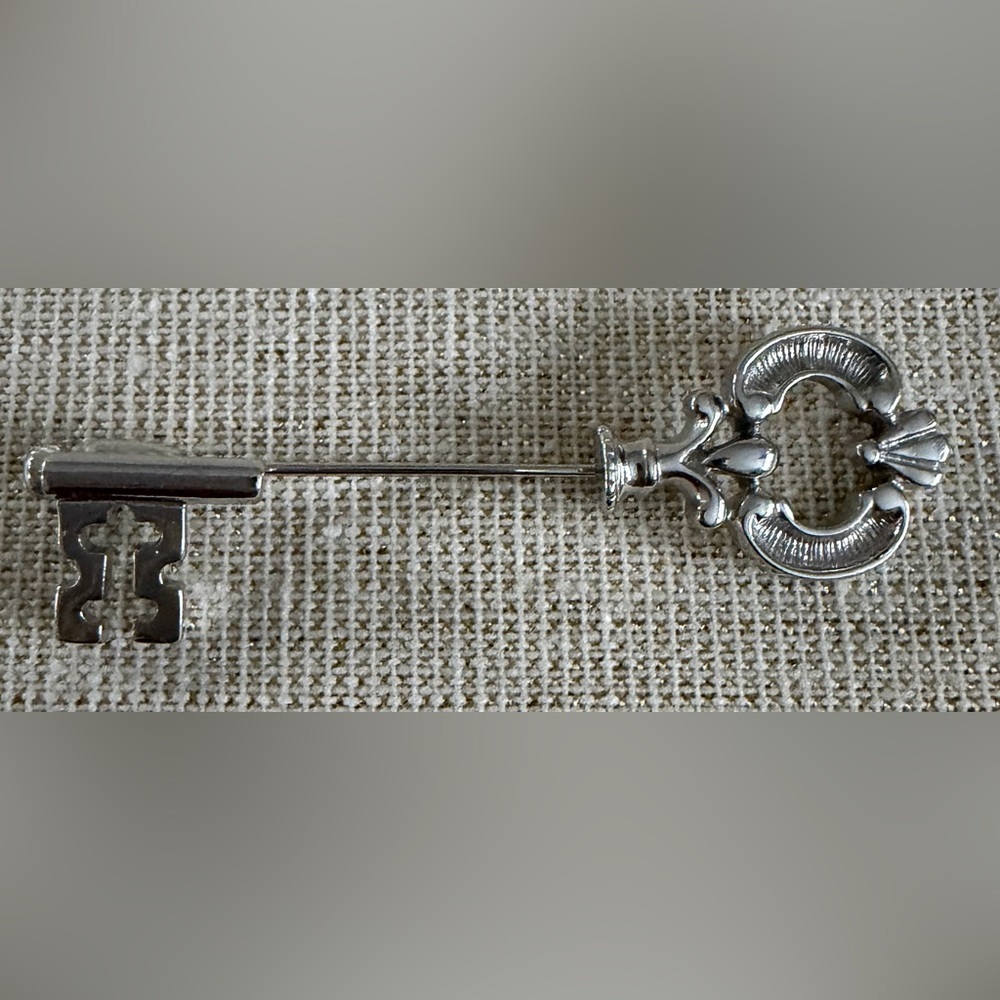 Avon Elegant Silver Decorative Key